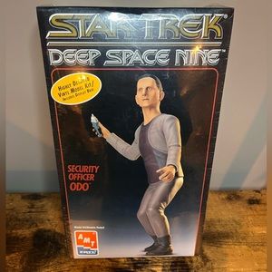 Star Trek deep space nine security officer odo collector’s model kit